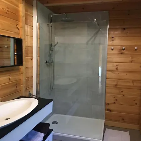 Domek alpejski Charmante Maison En Bois Proche Saint-Jean-de-la-Rivière